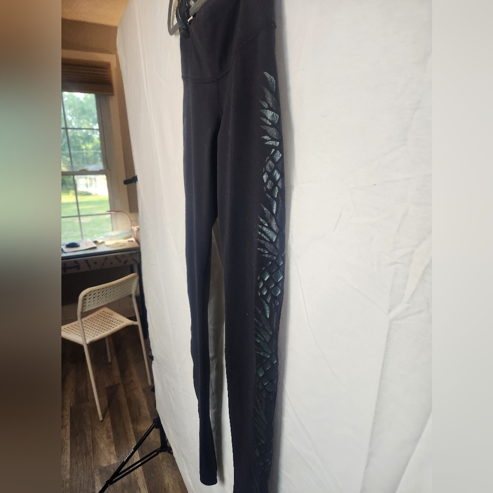 Lululemon Leggings Limited edition Pineapple Print Size 2 - Picture 7 of 9